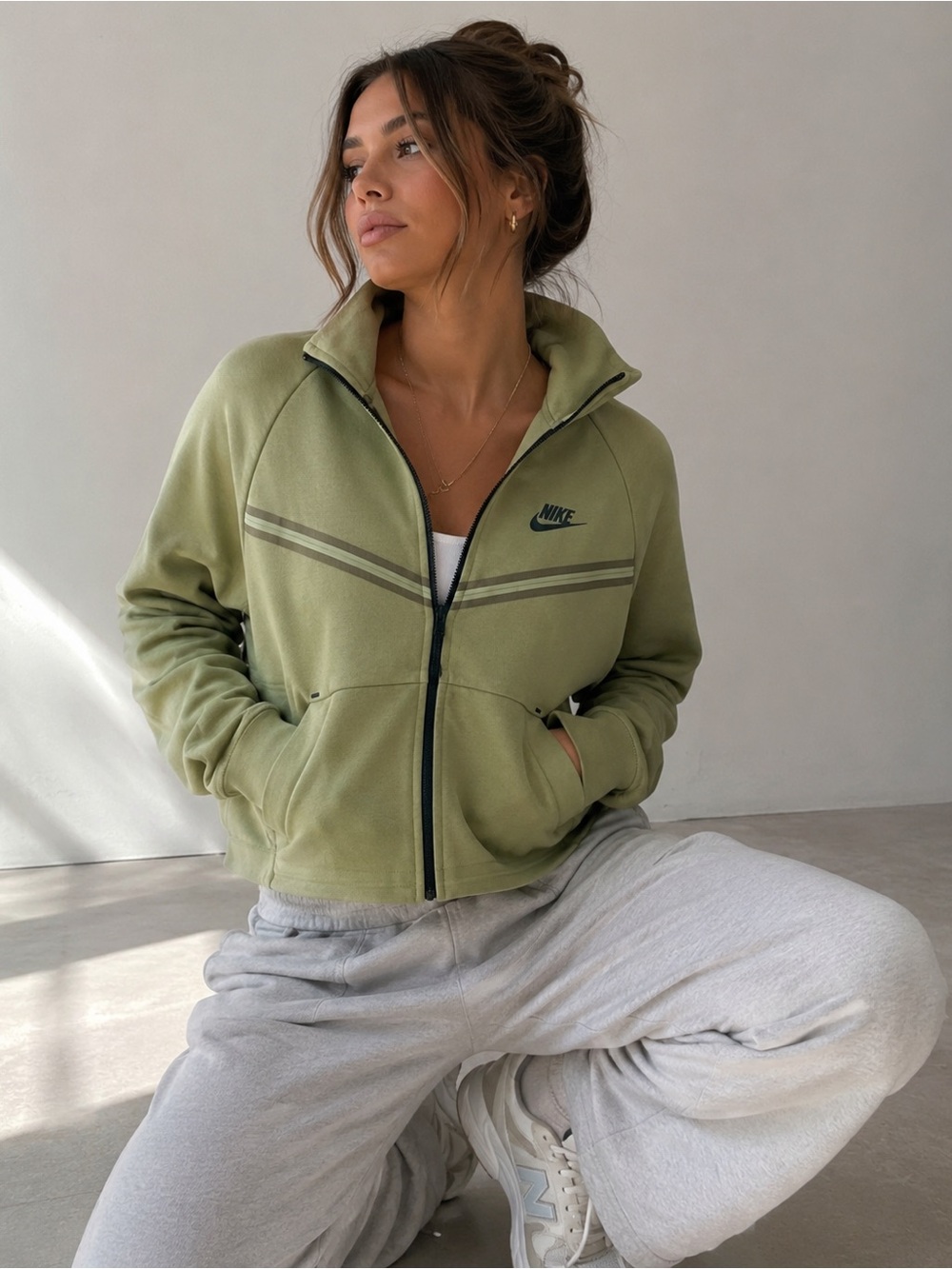 Nike Women Tech Fleece Windrunner Full Zip Hoodie Jacket Alligator Green Medium